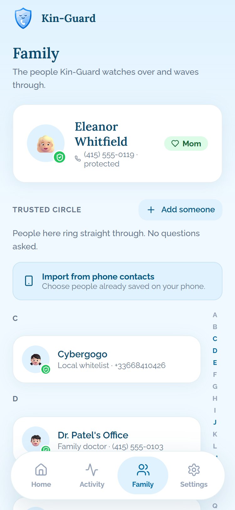 Écran famille de l'application Kin-Guard : le proche protégé et son cercle de confiance qui sonne directement, avec import depuis les contacts du téléphone.